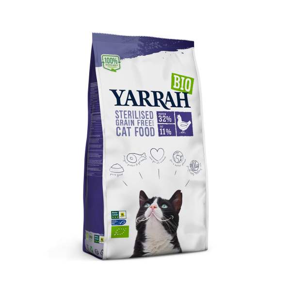 La photo d'un paquet de croquettes biologiques sans céréales pour chats stérilisés de la marque "Yarrah"